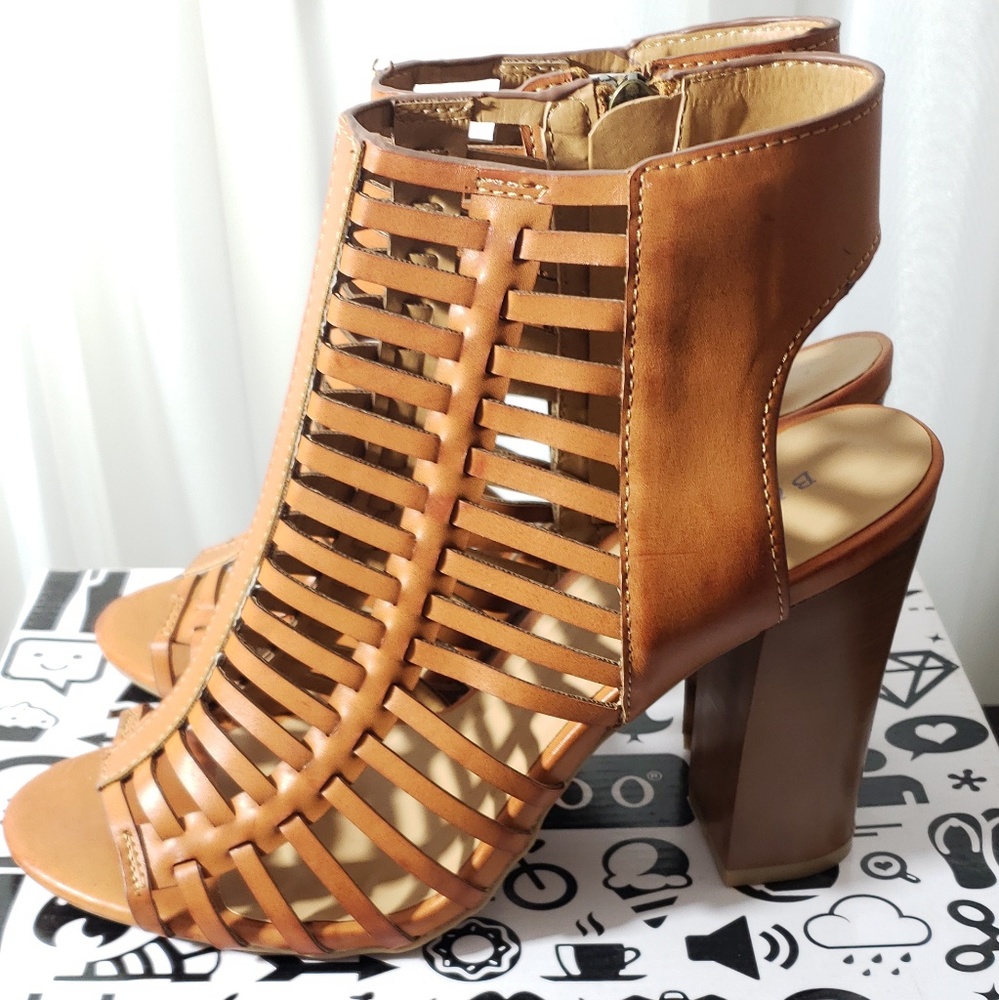 Stylish Ribbed Summer/Fall Heels - Picture 3 of 5